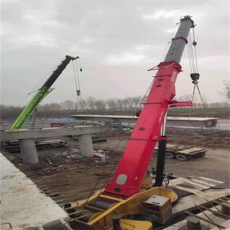 濠江钢构件起吊,吊点采用几点绑扎